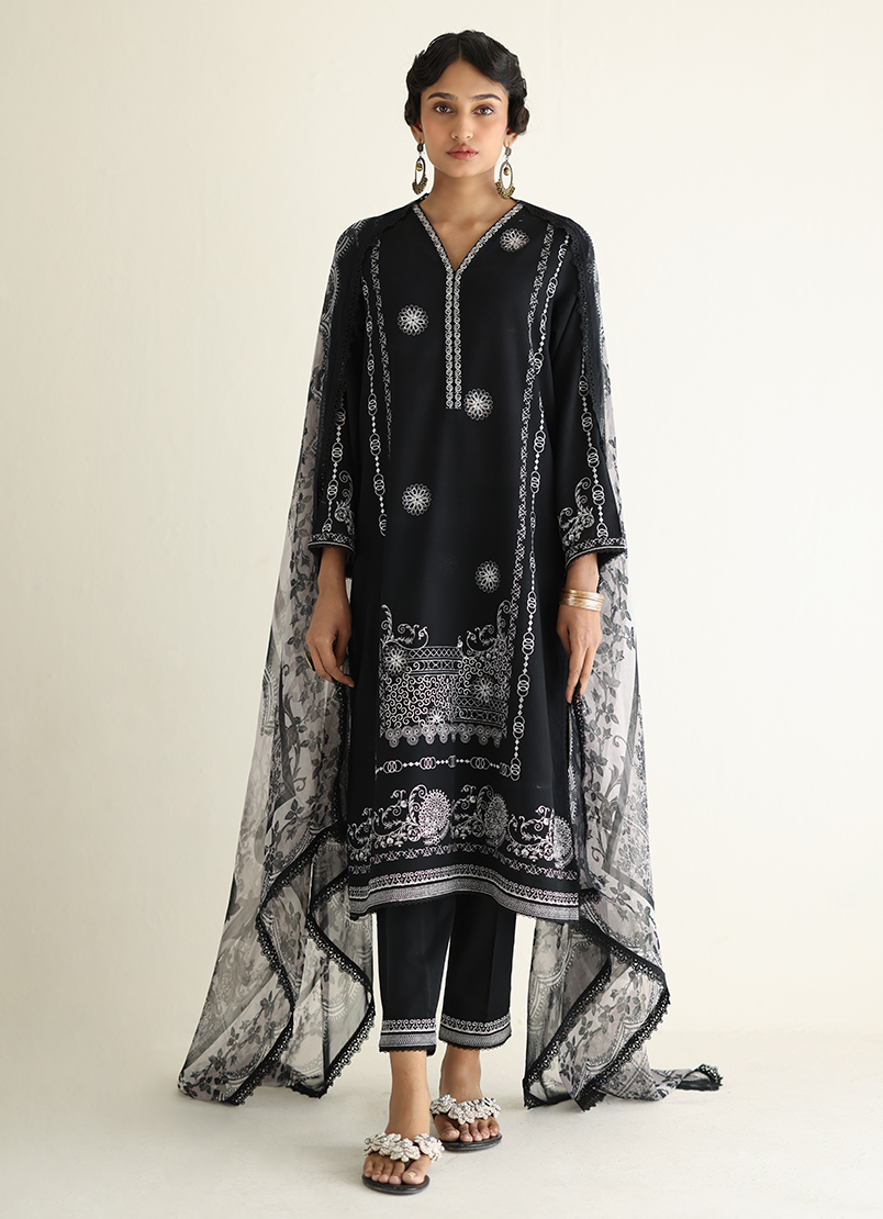 Lucknowi Embroidery Kurta Set